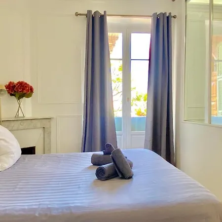Designer Garden View Ac, Fiber Wifi Heart Of Appartement