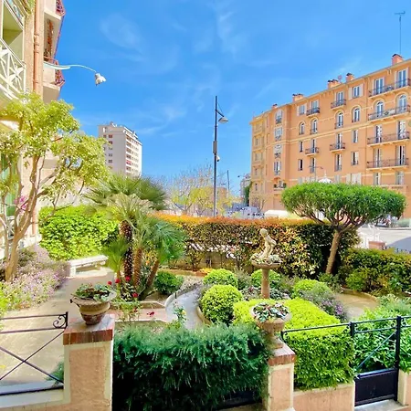 Designer Garden View Ac, Fiber Wifi Heart Of Apartment