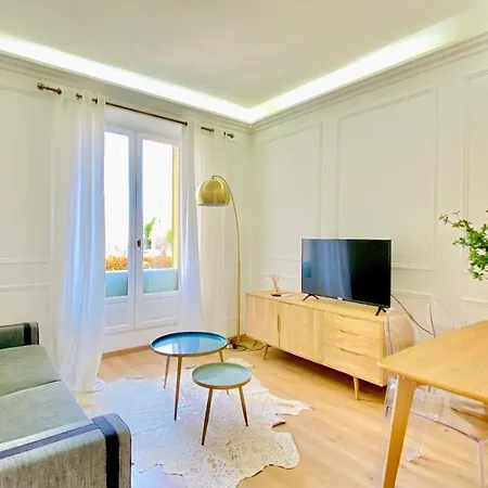 Designer Garden View Ac, Fiber Wifi Heart Of Apartment
